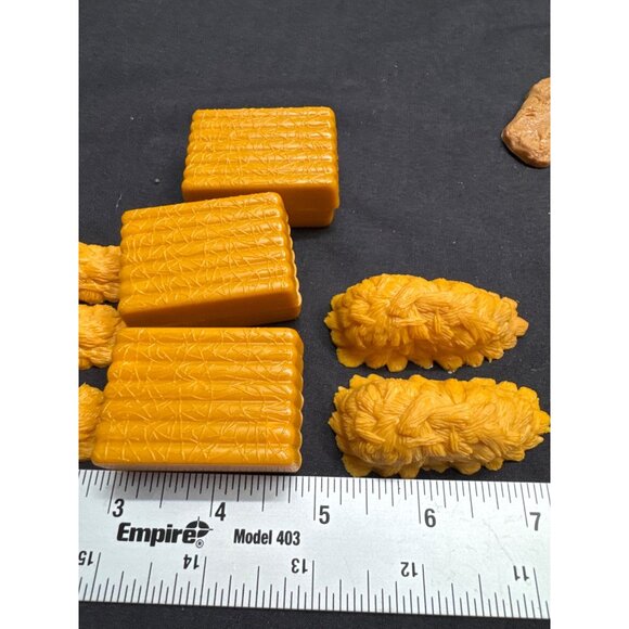 Vintage New Ray Farm 12 Piece Playset Accessories Bales Hay Feed Bags - Picture 4 of 8